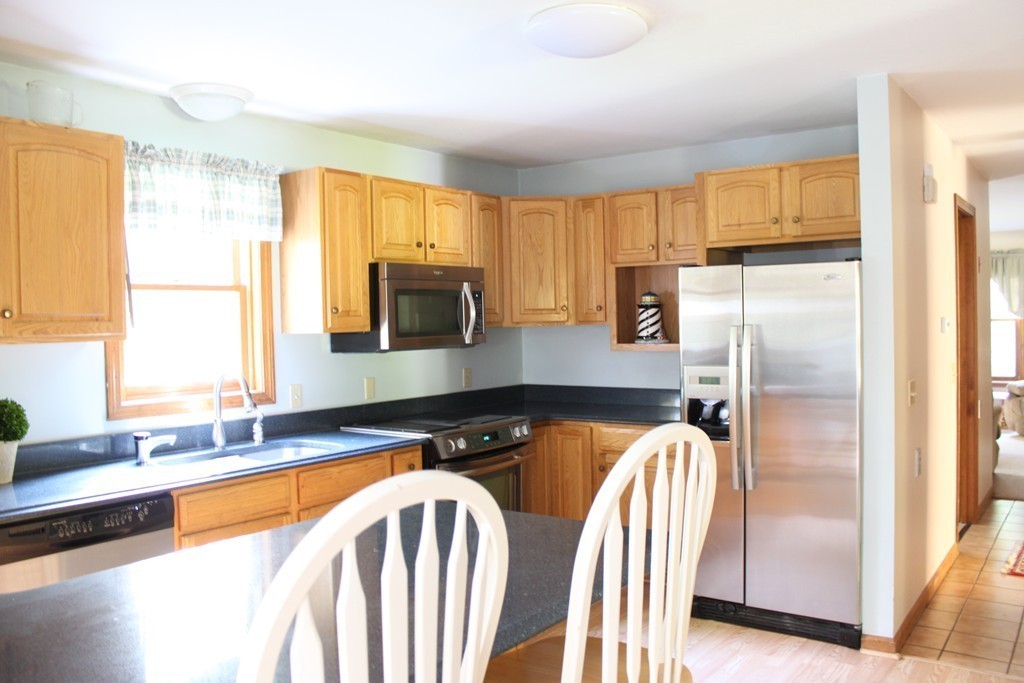 11 Allen Road Sturbridge, MA 01566 - Photo 4 of 29