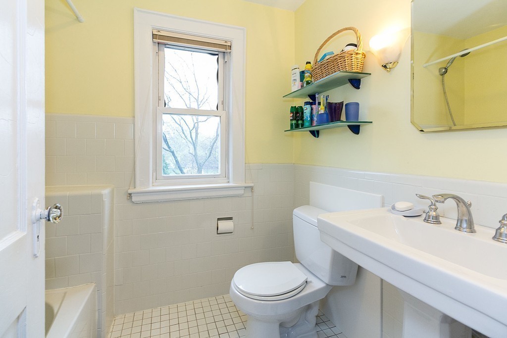 378 Russett Road Brookline, MA 02467 - Photo 24 of 29 Gallery Image 24