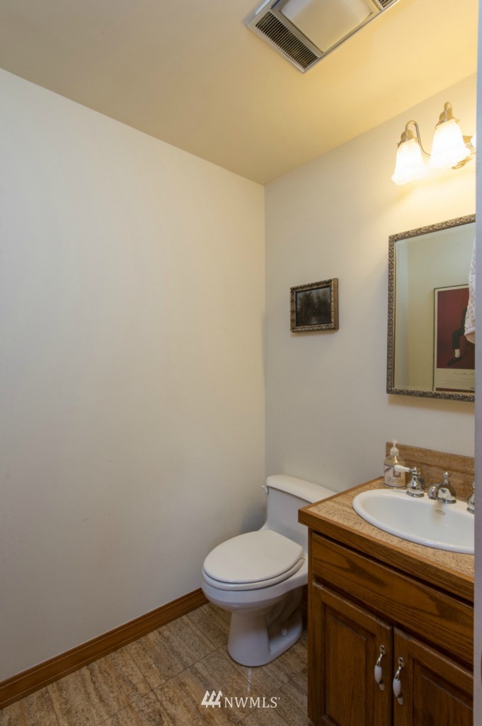 18115 Thorsen Road Southwest Vashon, WA 98070 - Photo 11 of 25 Gallery Image 11