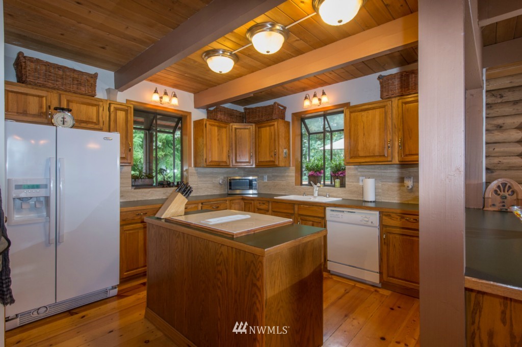 18115 Thorsen Road Southwest Vashon, WA 98070 - Photo 12 of 25 Gallery Image 12