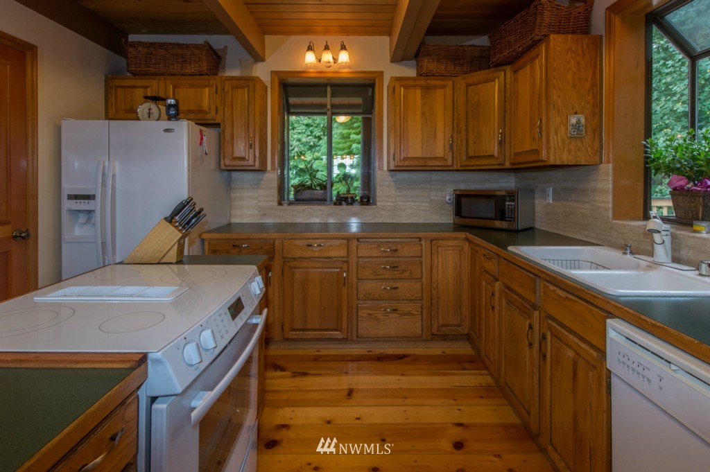 18115 Thorsen Road Southwest Vashon, WA 98070 - Photo 13 of 25 Gallery Image 13