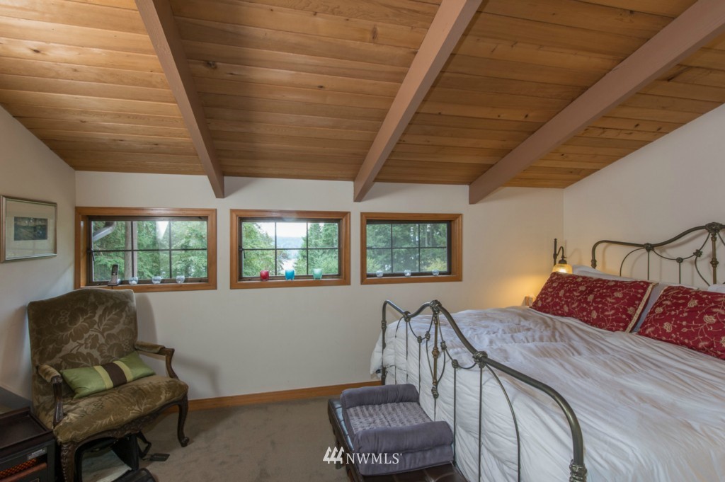 18115 Thorsen Road Southwest Vashon, WA 98070 - Photo 15 of 25 Gallery Image 15