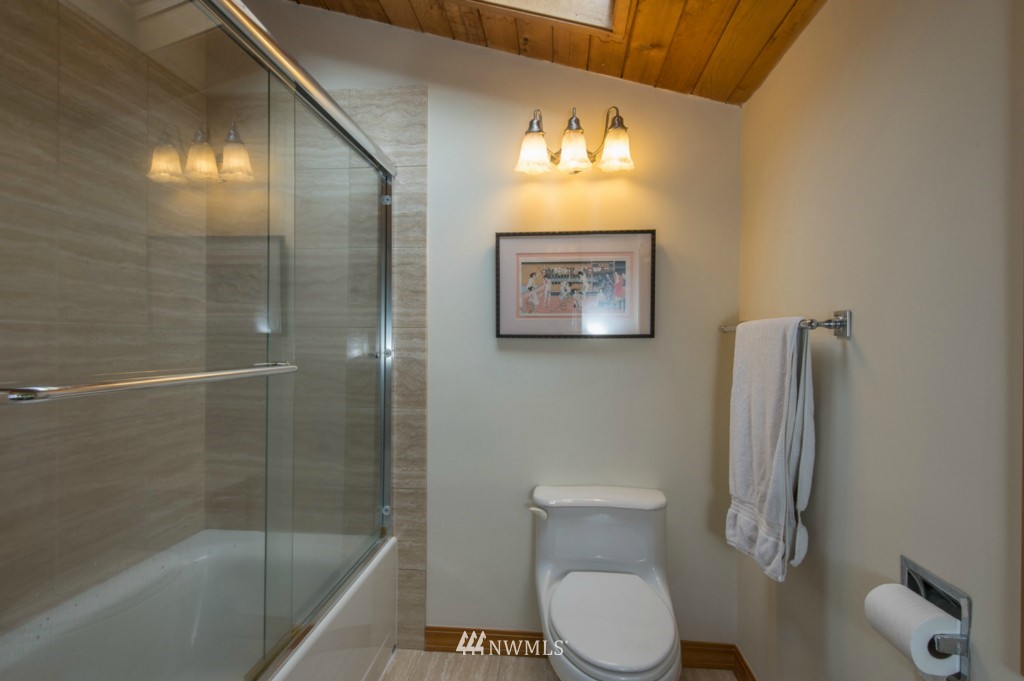 18115 Thorsen Road Southwest Vashon, WA 98070 - Photo 18 of 25 Gallery Image 18
