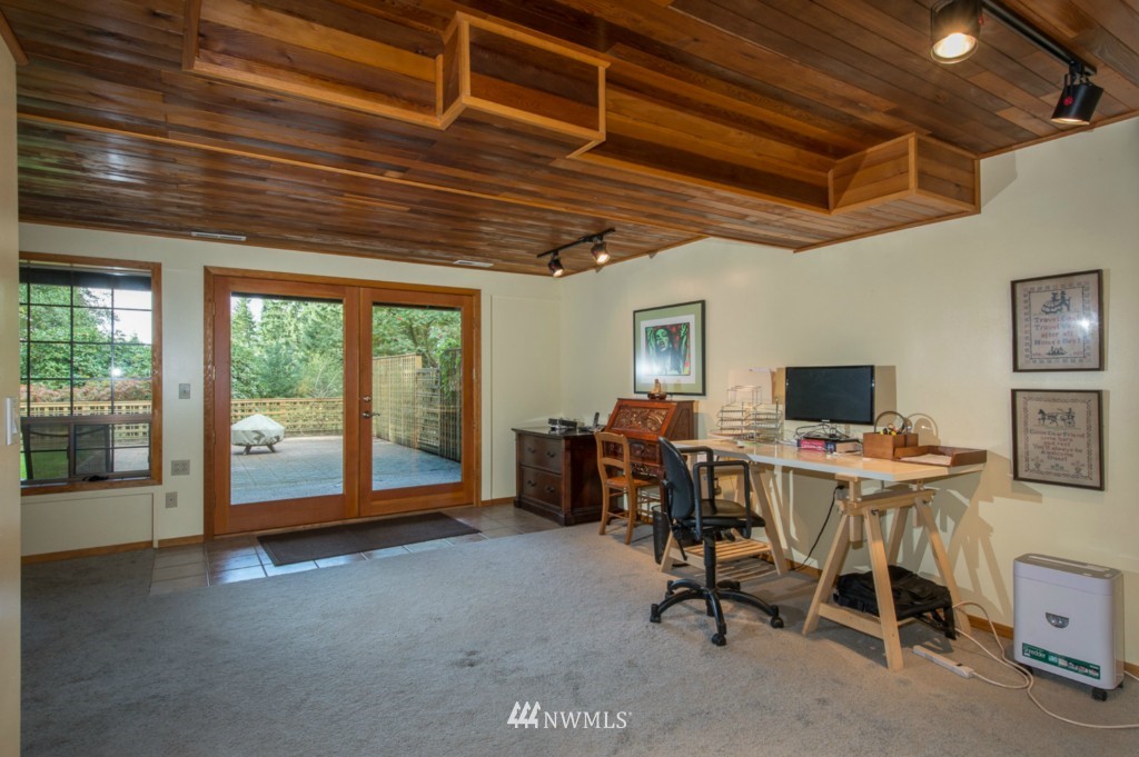 18115 Thorsen Road Southwest Vashon, WA 98070 - Photo 19 of 25 Gallery Image 19