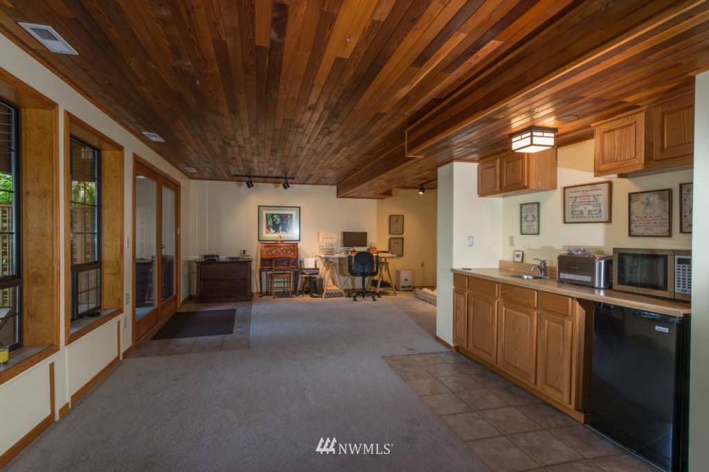 18115 Thorsen Road Southwest Vashon, WA 98070 - Photo 21 of 25 Gallery Image 21