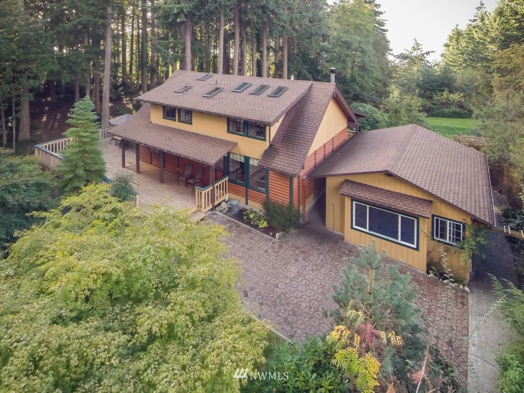 18115 Thorsen Road Southwest Vashon, WA 98070 - Photo 4 of 25 Gallery Image 4