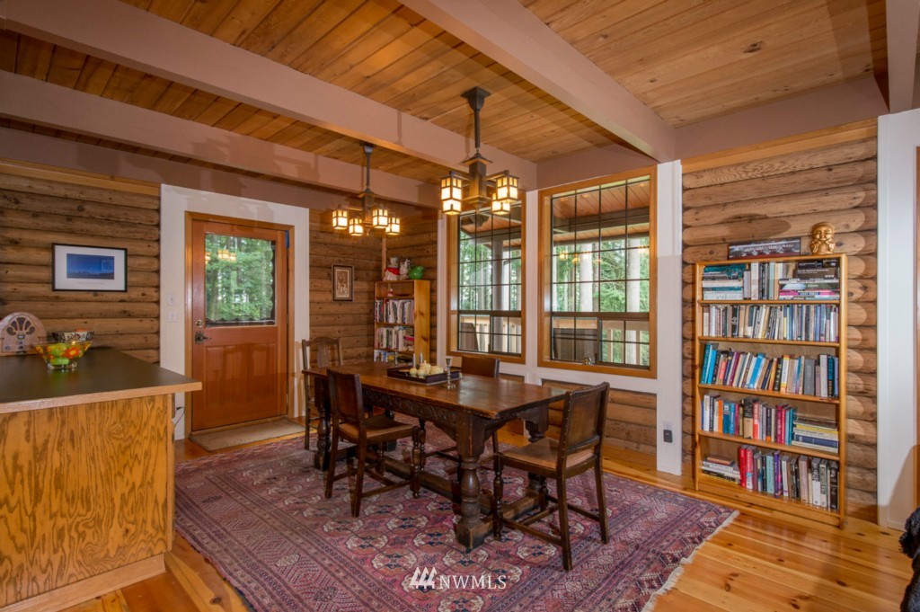 18115 Thorsen Road Southwest Vashon, WA 98070 - Photo 9 of 25 Gallery Image 9