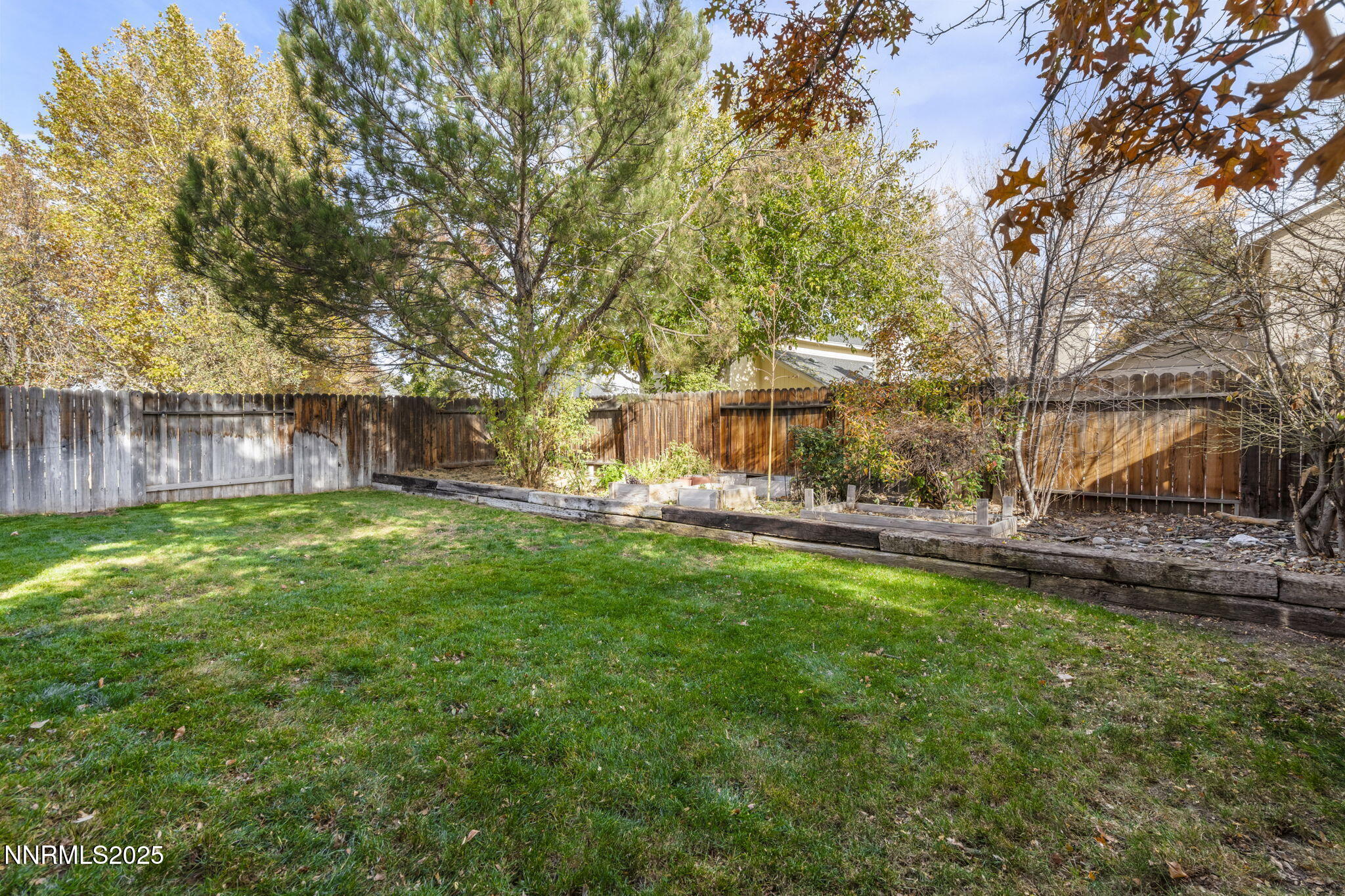 2768 Azuza Way Reno, NV 89502 - Photo 25 of 26 a view of a backyard with a garden