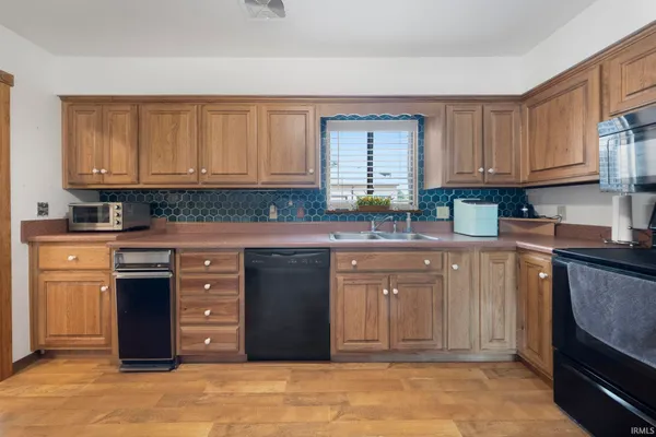 $175,900 | 2127 Bayside Court, Fort Wayne, IN 46804