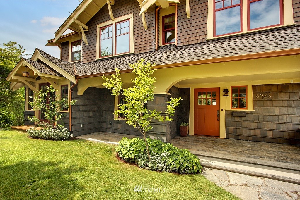 6923 Heights Place Southwest Seattle, WA 98136 - Photo 2 of 25 Gallery Image 2