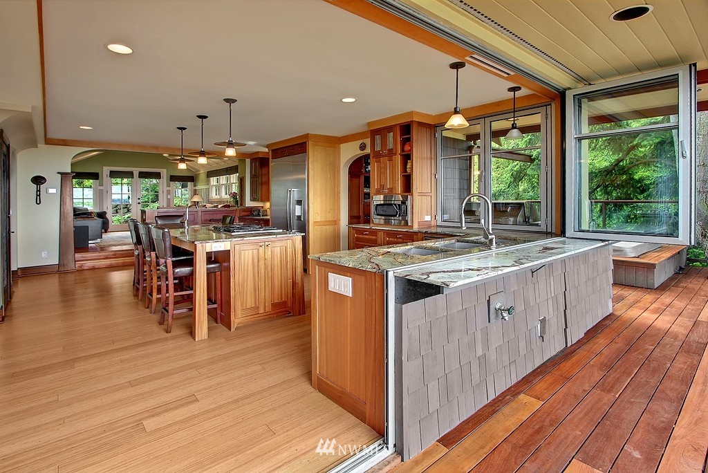 6923 Heights Place Southwest Seattle, WA 98136 - Photo 11 of 25 Gallery Image 11