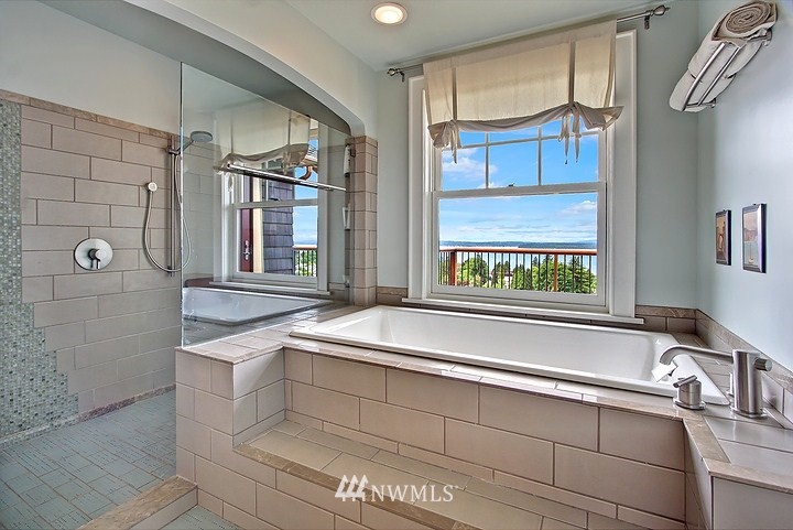 6923 Heights Place Southwest Seattle, WA 98136 - Photo 14 of 25 Gallery Image 14