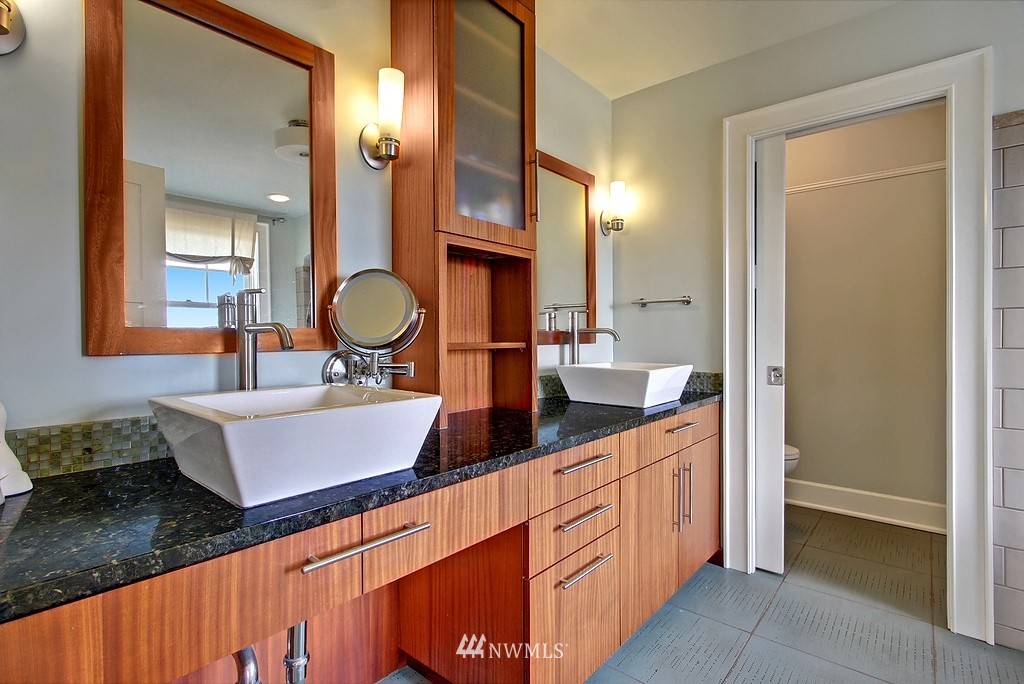 6923 Heights Place Southwest Seattle, WA 98136 - Photo 15 of 25 Gallery Image 15