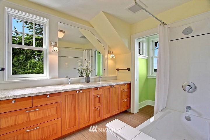 6923 Heights Place Southwest Seattle, WA 98136 - Photo 17 of 25 Gallery Image 17