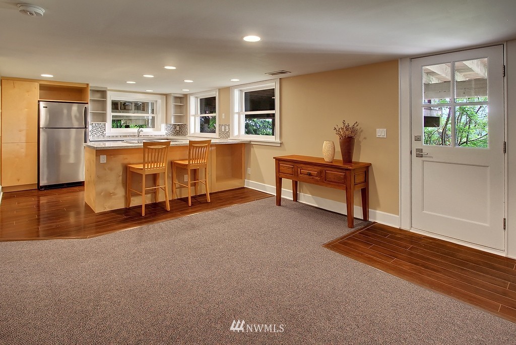 6923 Heights Place Southwest Seattle, WA 98136 - Photo 19 of 25 Gallery Image 19
