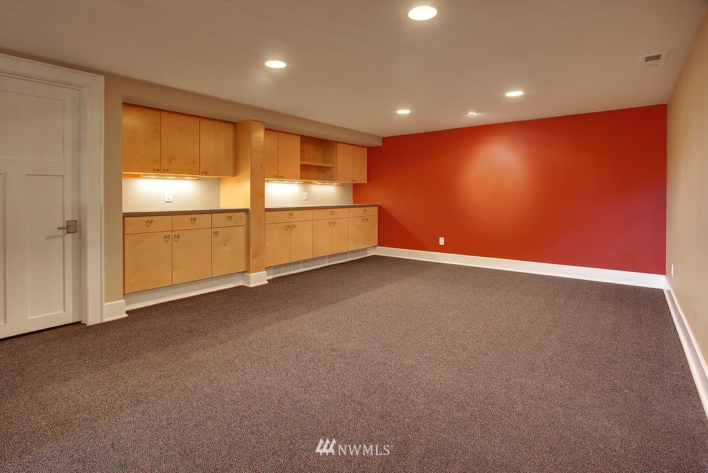 6923 Heights Place Southwest Seattle, WA 98136 - Photo 20 of 25 Gallery Image 20