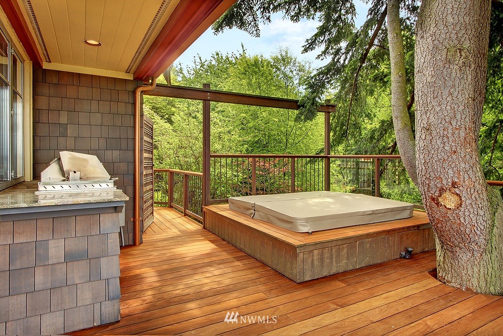 6923 Heights Place Southwest Seattle, WA 98136 - Photo 22 of 25 Gallery Image 22