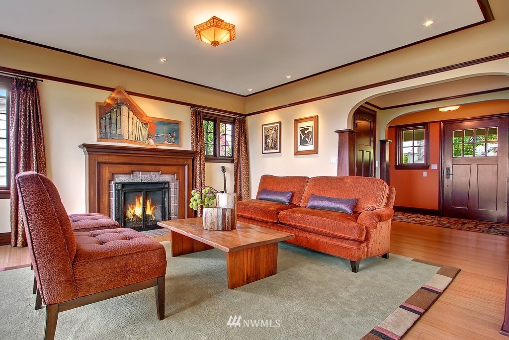 6923 Heights Place Southwest Seattle, WA 98136 - Photo 6 of 25 Gallery Image 6