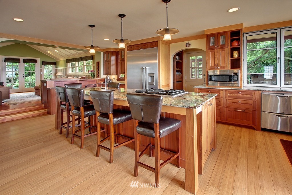 6923 Heights Place Southwest Seattle, WA 98136 - Photo 9 of 25 Gallery Image 9
