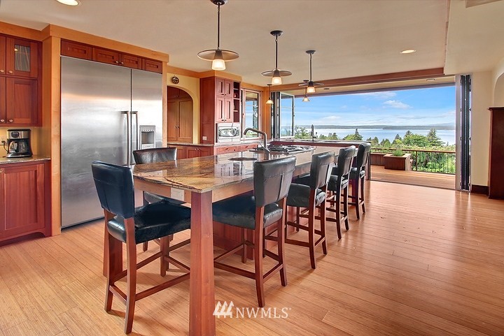 6923 Heights Place Southwest Seattle, WA 98136 - Photo 10 of 25 Gallery Image 10