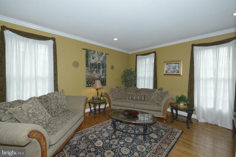 2633 Golf Island Road Ellicott City, MD 21042 - Photo 2 of 30 Living Room