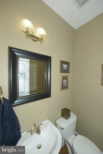 2633 Golf Island Road Ellicott City, MD 21042 - Photo 12 of 30 Powder Room