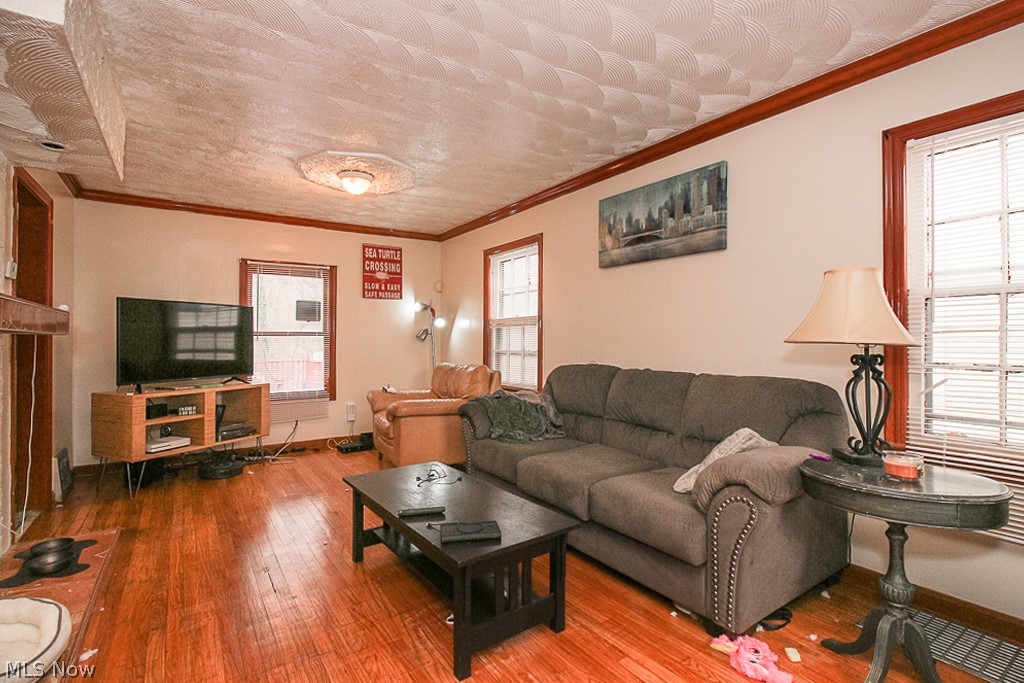 2050 Staunton Road Cleveland, OH 44118 - Photo 13 of 35