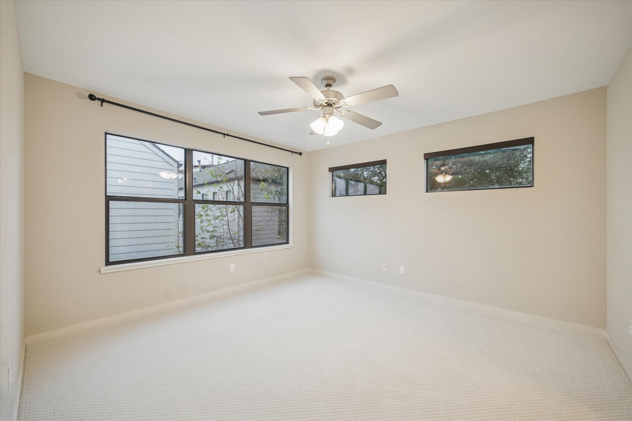 220 Detering Street Houston, TX 77007 - Photo 20 of 27 a view of an empty room with a window