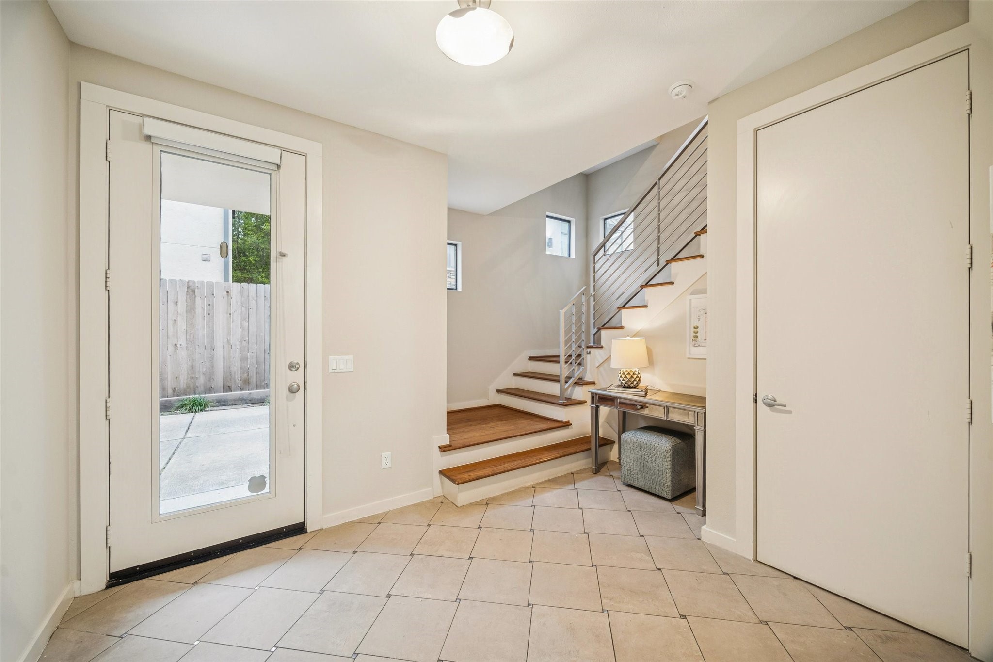 220 Detering Street Houston, TX 77007 - Photo 2 of 27 a view of entryway with livingroom
