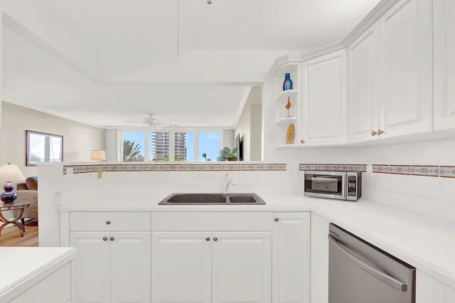 $675,000 | 630 Ocean Drive, Unit 505, Juno Beach, FL 33408