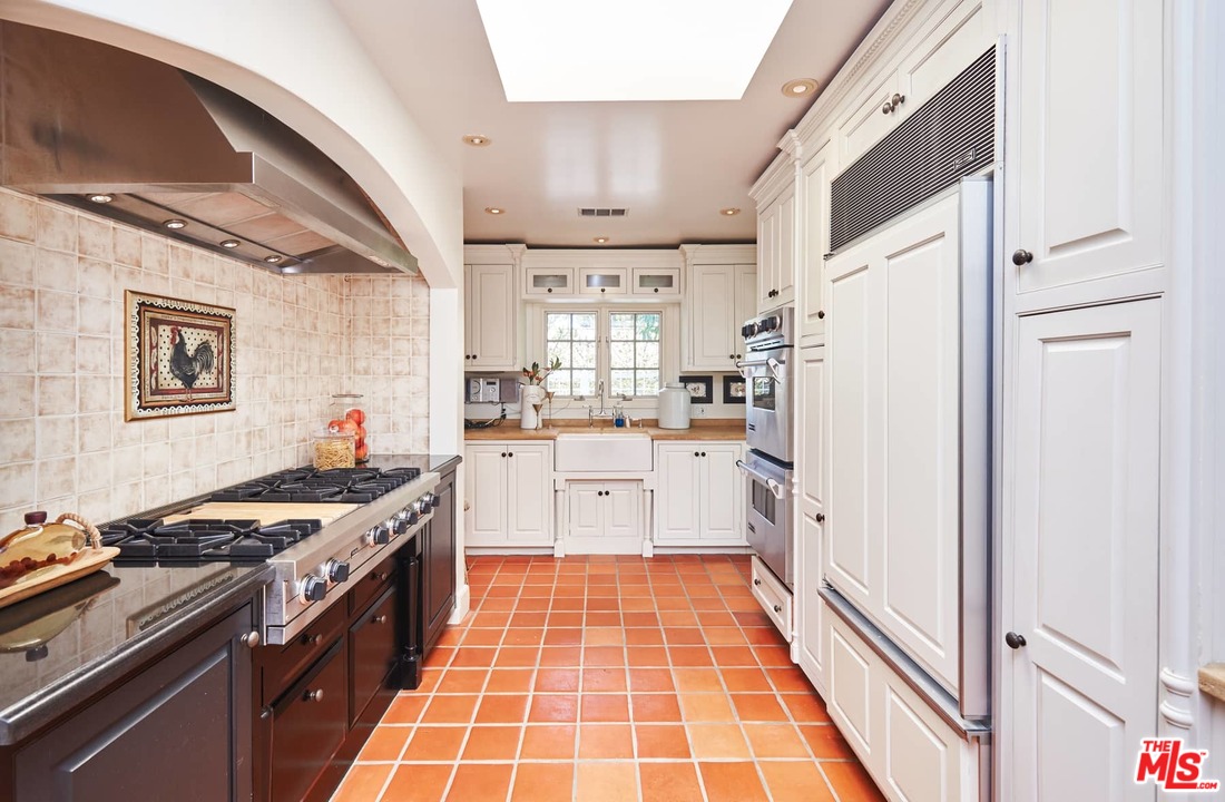 4001 Mandeville Canyon Road Los Angeles, CA 90049 - Photo 12 of 35