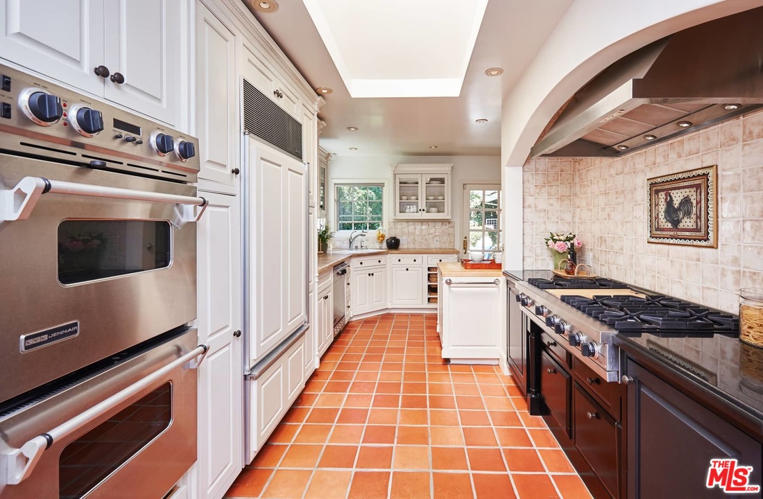 4001 Mandeville Canyon Road Los Angeles, CA 90049 - Photo 13 of 35