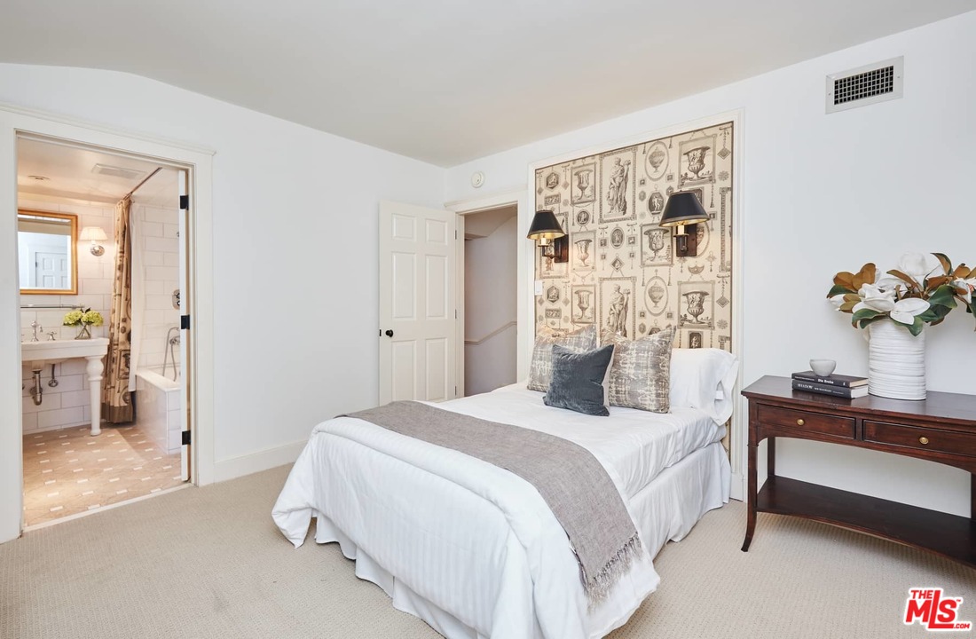 4001 Mandeville Canyon Road Los Angeles, CA 90049 - Photo 18 of 35