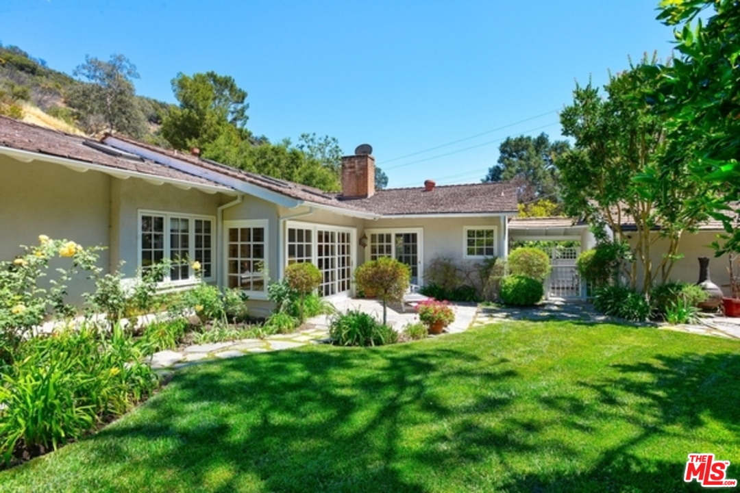4001 Mandeville Canyon Road Los Angeles, CA 90049 - Photo 3 of 35