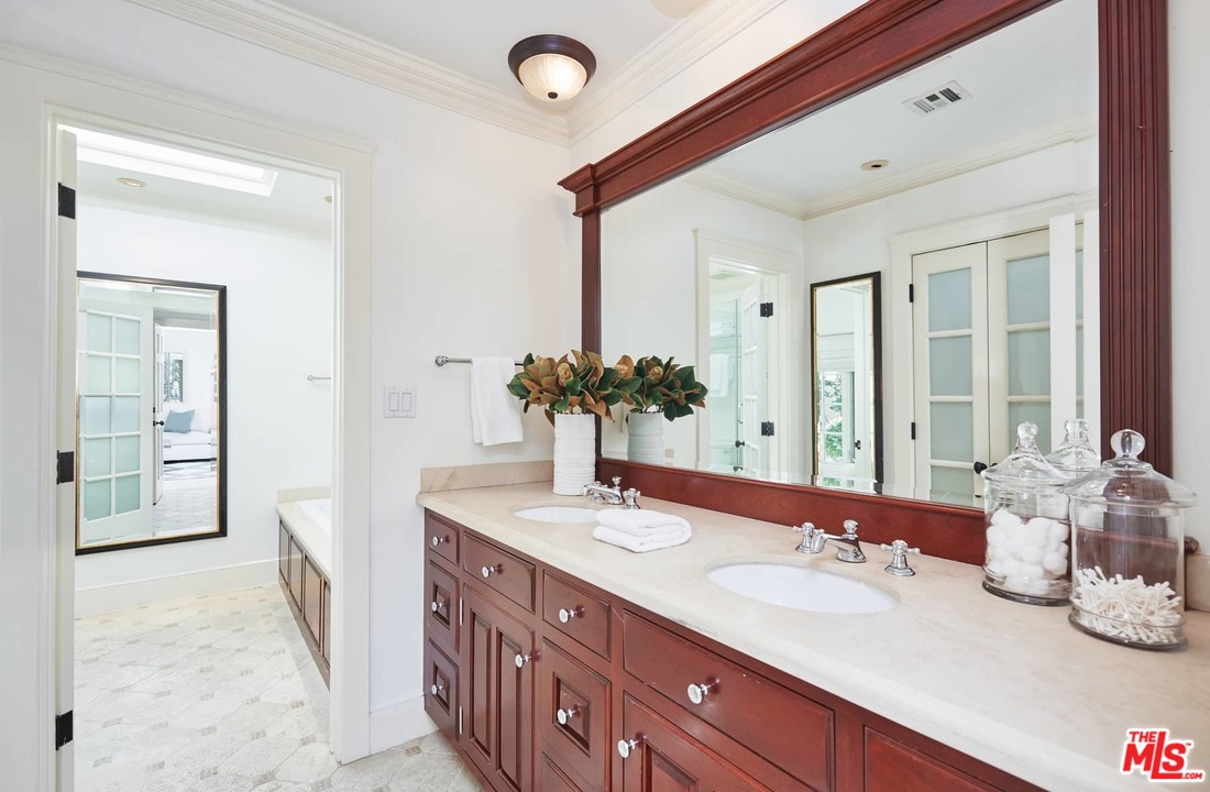 4001 Mandeville Canyon Road Los Angeles, CA 90049 - Photo 24 of 35