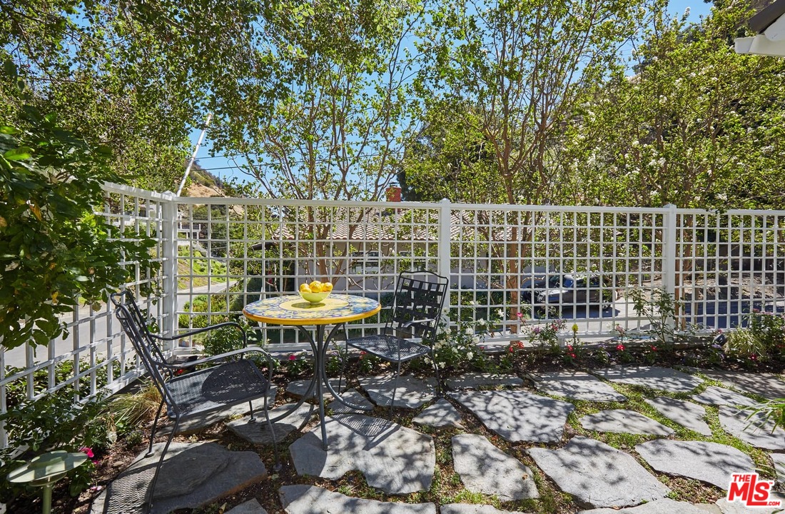 4001 Mandeville Canyon Road Los Angeles, CA 90049 - Photo 27 of 35