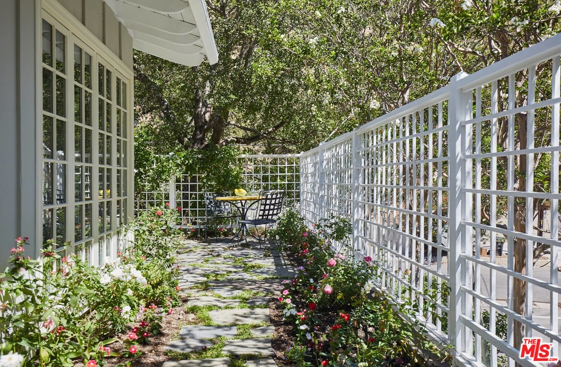 4001 Mandeville Canyon Road Los Angeles, CA 90049 - Photo 28 of 35