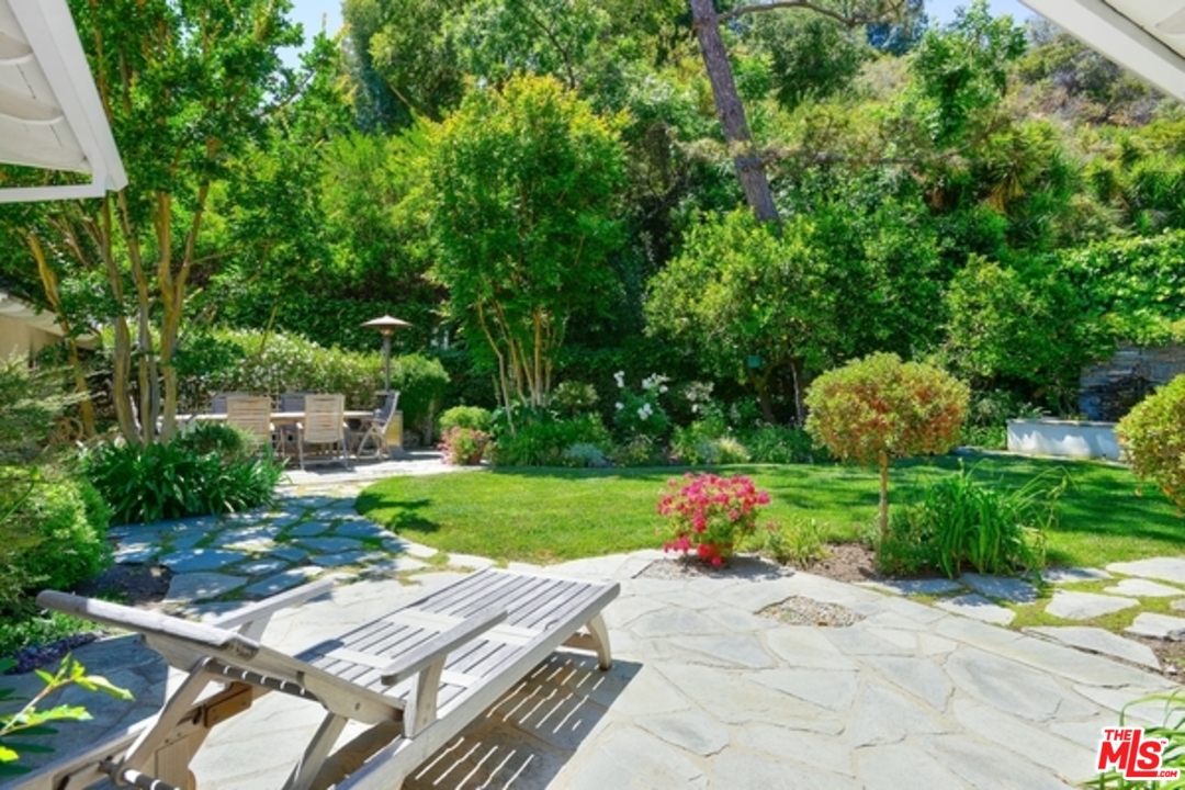 4001 Mandeville Canyon Road Los Angeles, CA 90049 - Photo 31 of 35