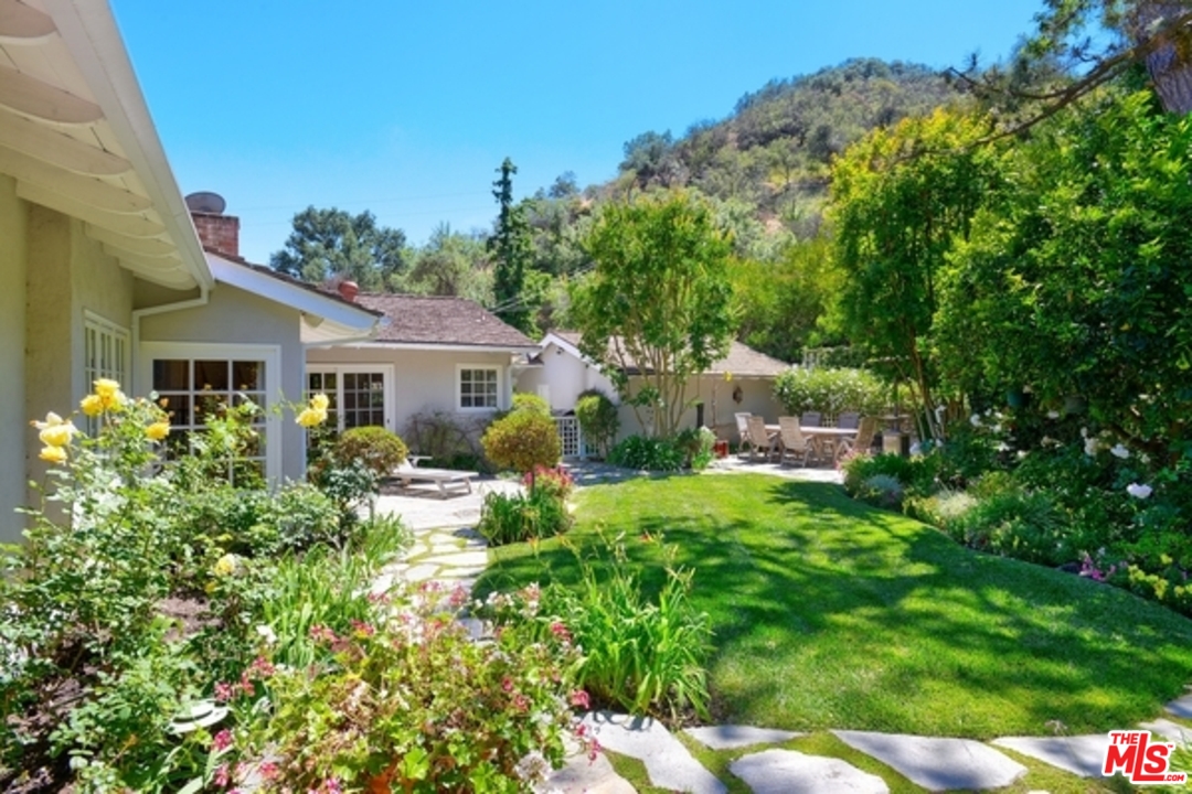 4001 Mandeville Canyon Road Los Angeles, CA 90049 - Photo 32 of 35