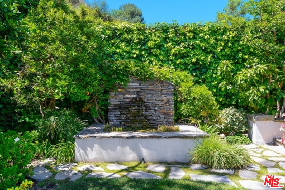 4001 Mandeville Canyon Road Los Angeles, CA 90049 - Photo 33 of 35
