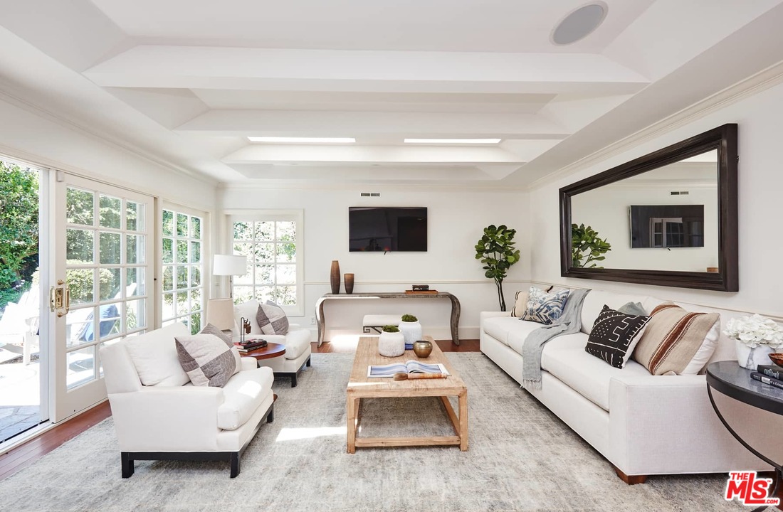 4001 Mandeville Canyon Road Los Angeles, CA 90049 - Photo 5 of 35