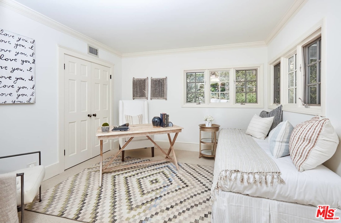 4001 Mandeville Canyon Road Los Angeles, CA 90049 - Photo 9 of 35