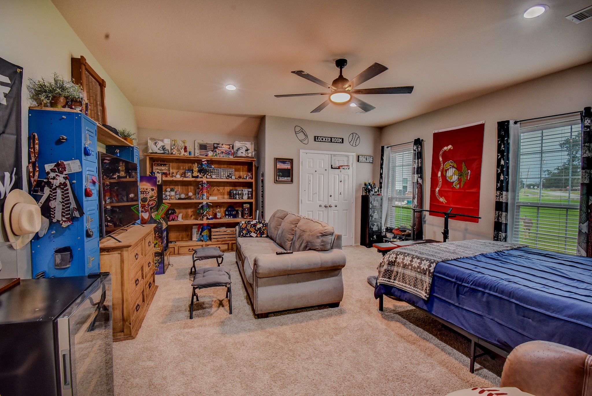 838 County Road 968 A Angleton, TX 77515 - Photo 29 of 49 a living room with furniture ceiling fan and rug