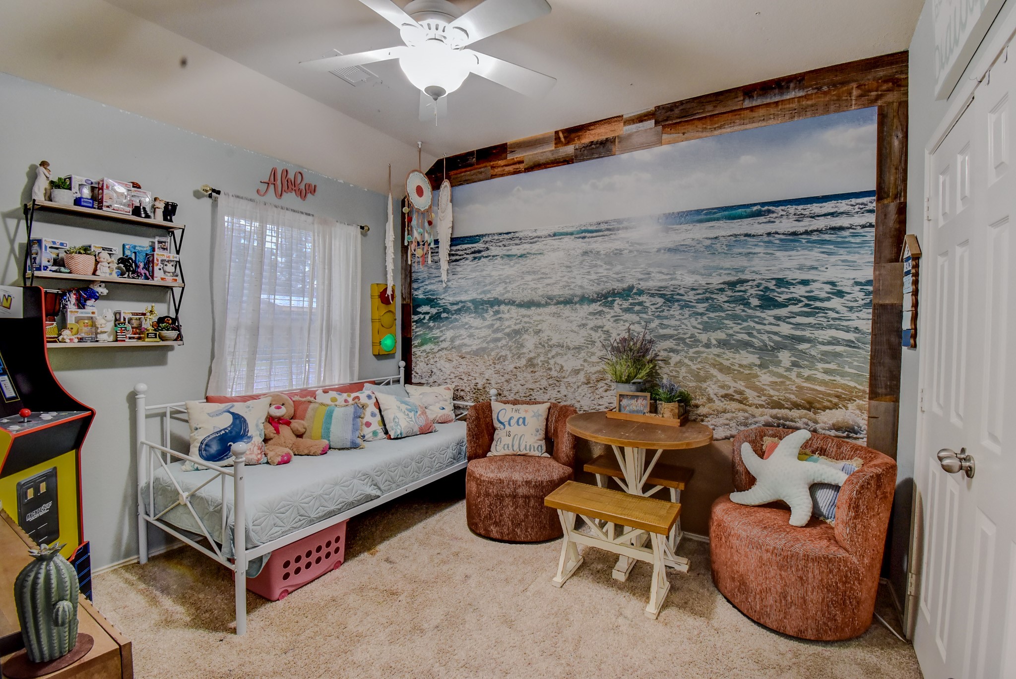 838 County Road 968 A Angleton, TX 77515 - Photo 33 of 49 a living room with furniture and a flat screen tv