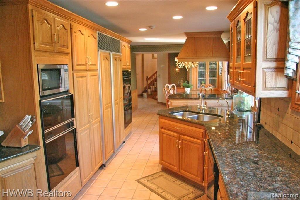 32023 Mountain View Road Franklin, MI 48025 - Photo 11 of 25 Kitchen.JPG