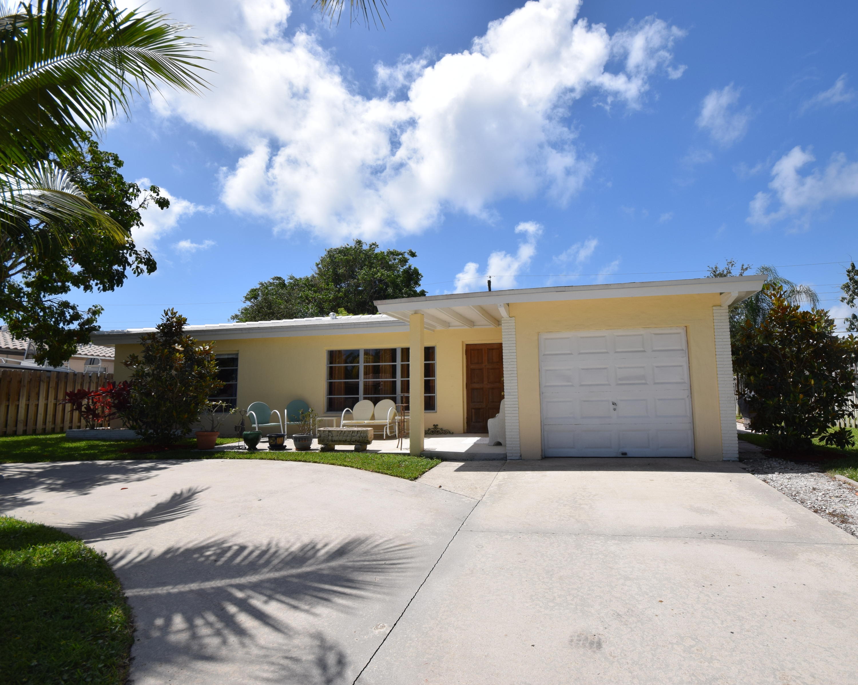 340 Northeast 24th Street Boca Raton, FL 33431 - Photo 1 of 19 Front exterior