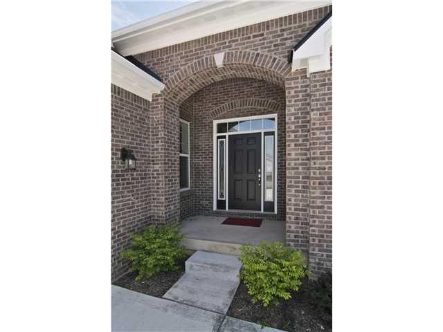 14383 Wolverton Way Fishers, IN 46037 - Photo 2 of 16 Gallery Image 2