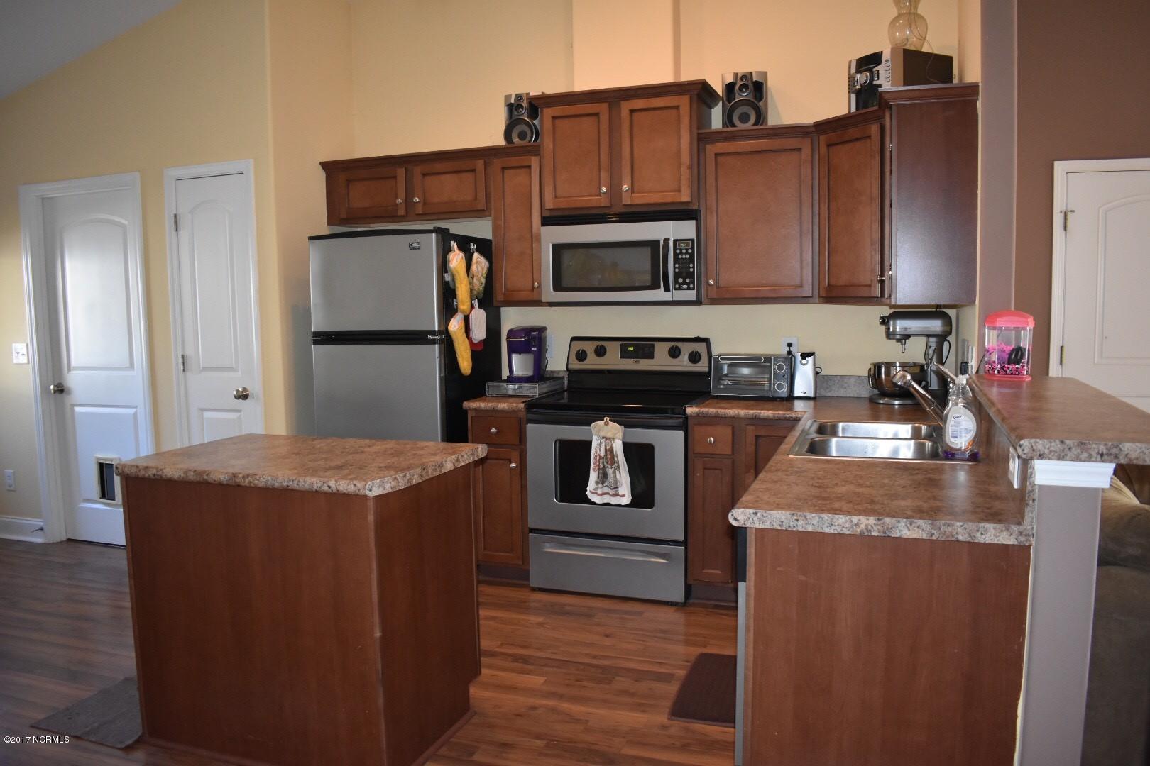 9113 Arden Road Northeast Leland, NC 28451 - Photo 6 of 22 kitchen