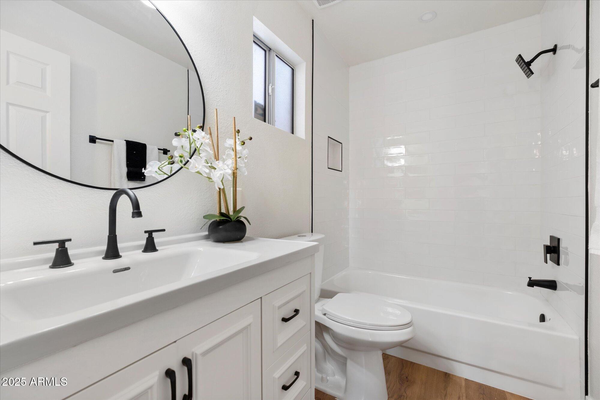 1909 East Anchor Drive Gilbert, AZ 85234 - Photo 14 of 21 Hall Bathroom