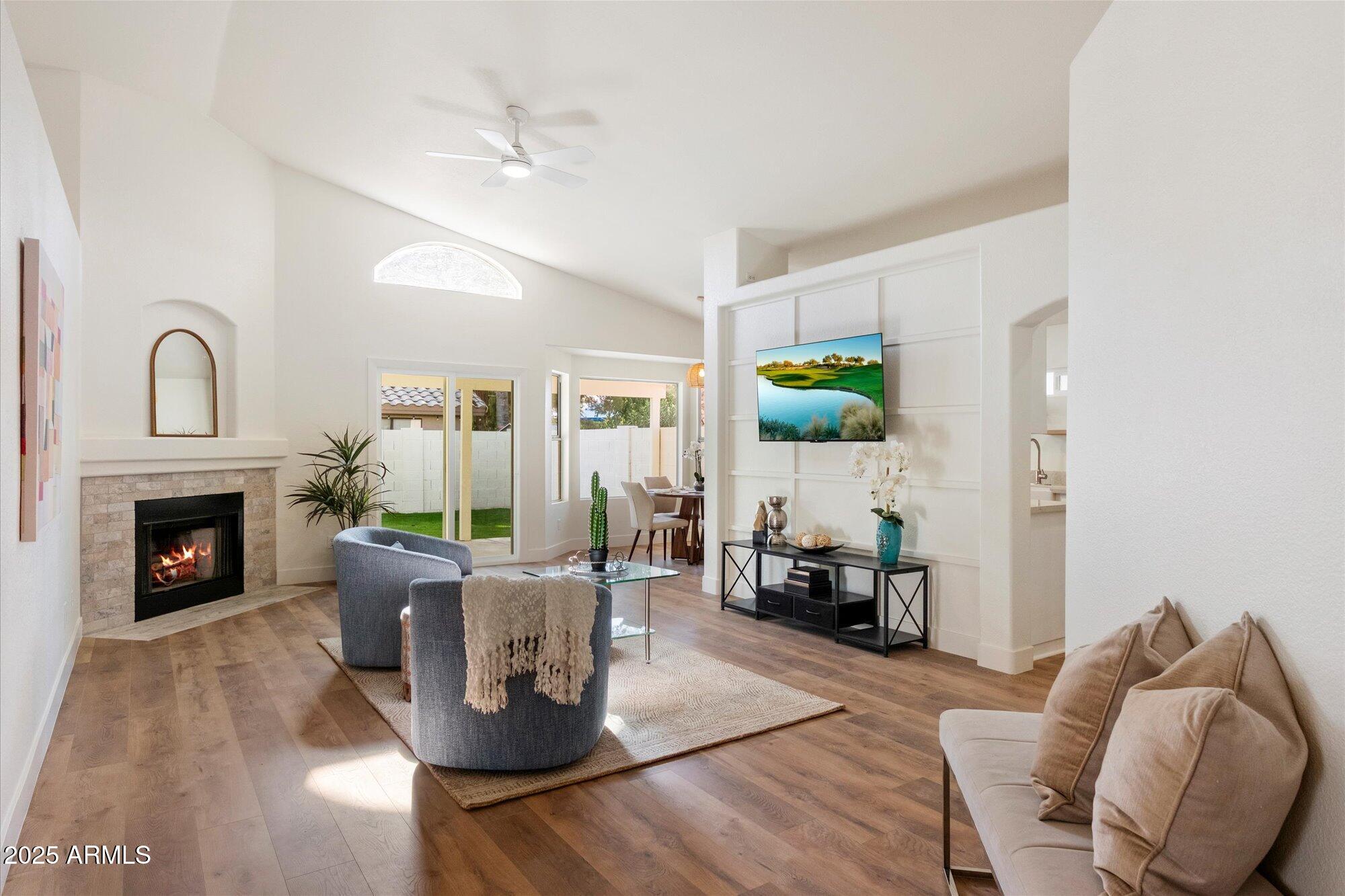 1909 East Anchor Drive Gilbert, AZ 85234 - Photo 2 of 21 Entry to Living room